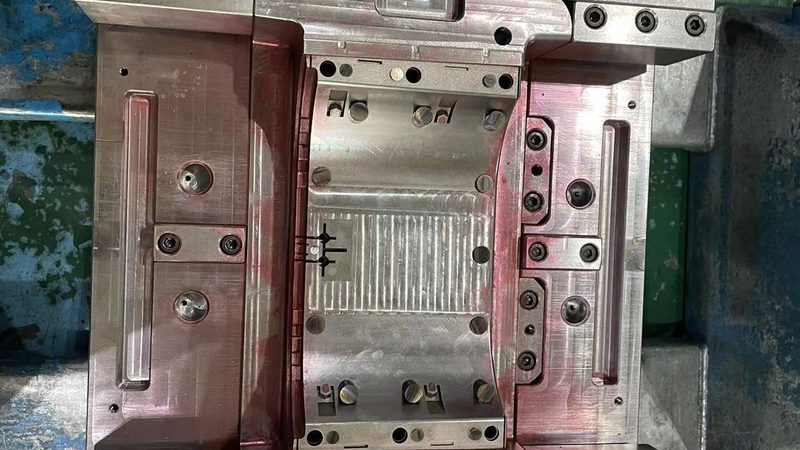 深圳注塑模具加工：揭秘影响报价的关键因素**