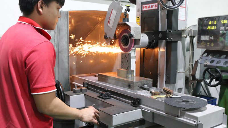 注塑模具定制：揭秘其优缺点，助您明智选择**